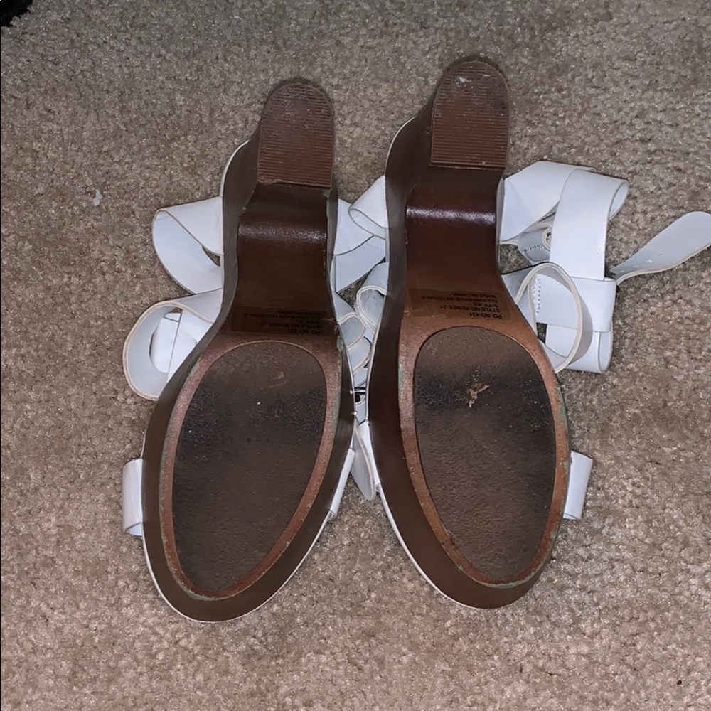 Heel - Picture 3 of 4